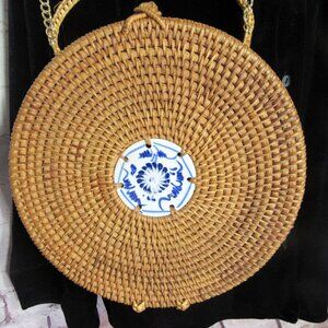 UNIQUE CHARMING WOVEN RATTAN BASKET PURSE BAG + CERAMIC INSERT. CLEAN, NO DAMAGE